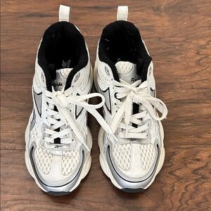 Reebok Women's White and Black Sneakers